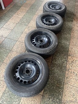 Predam zimne pneumatiky 185/60 r15 BRIDGESTONE - 2