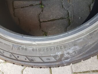 dve celoročné pneumatiky  225/45 ZR 19, 96Y - 2