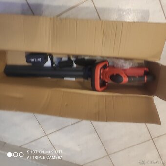 Predám nové akumulátorové nožnice na živý plot - 2