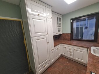 Moderná kuchynská linka so spotrebičmi - 2