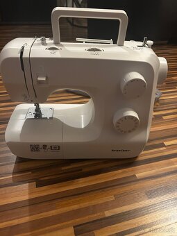 Šijací stroj s príslušenstvom - 2