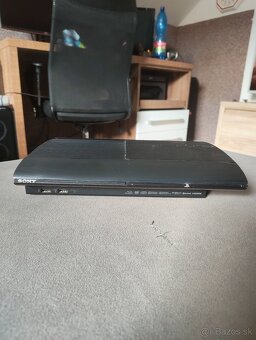 Predám PlayStation 3 (PS3) + hra The Last of Us - 2