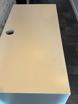 Stolík Ikea Micke - 2