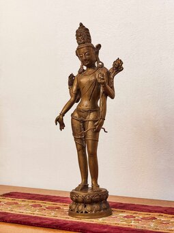 Bronzová socha bodhisattvu Avalókitéšvary (Padmapáni) - 2