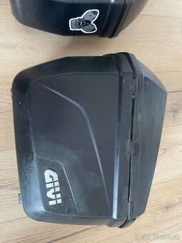 Givi kufre, bocne nosice a hlavny vrchny nosic na Moto guzzi - 2