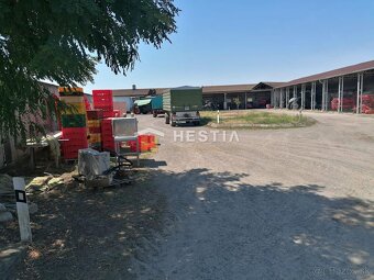 Pozemok s hospodárskymi budovami a ubytovaním - 2