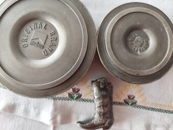 Predám dva krásne popolníky Marlboro a zapaľovač Malboro - 2