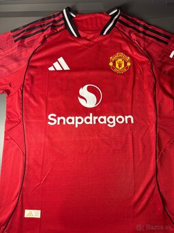 Dres Manchester United Mbeumo - 2