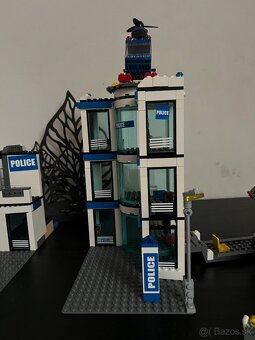 Lego policajná stanica - 2