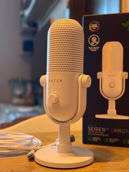 Razer Seiren v3 pro chroma - 2
