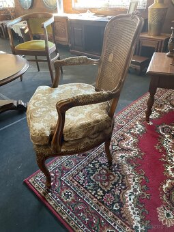 Starožitné kreslo - 2