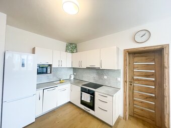 Dvojizbový byt na prenájom s dvomi balkónmi, Vráble - 2