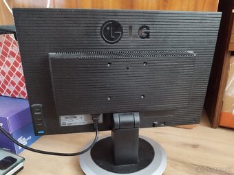 Monitor LG Flatron L194WT - 2