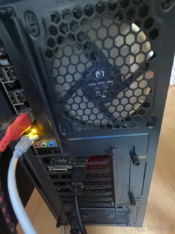 Výkonný počítač Xeon (48GB RAM) - 2