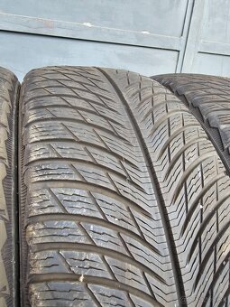 235/45r18 - 2
