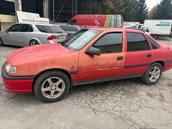 Opel Vectra a 1.6 benzín - 2