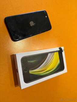 IPhone SE na sučiastky - 2