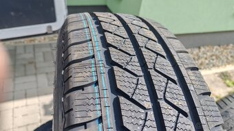 CELOROČNÉ pneu 215/60 R17C --- GOOD YEARR - 2