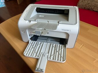 Predám plne funkčnú tlačiareň HP LaserJet P1005 s káblami. - 2