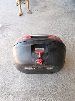 Predám zadný kufor na moto - 2