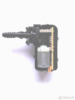 Motorček naklonenia svetla Vw Audi Seat a iné 560941295A - 2