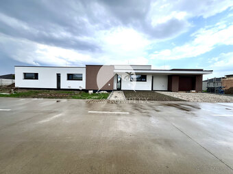 Reality KOMPLEX s.r.o. ponúka na PREDAJ 5 izbový rodinný dom - 2