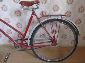 Predám starý zachovalý , cca 50 ročný, dámsky bicykel. - 2