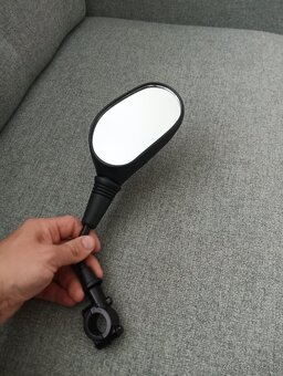 Spätné zrkadlo pravé s držiakom na riadítka. - 2
