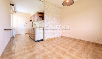 3-IZBOVÝ BYT S TROMI LOGGIAMI A BALKÓNOM, 81 M2, DETVA - 2