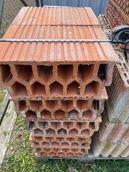 Predám tehly + betónové striešky - 2