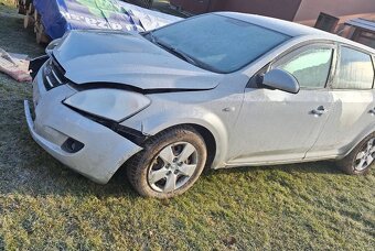 Kia Ceed 1,6 CRDI po nehode - 2