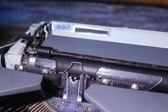 Písací stroj Consul 221 (1966) + kufrik kožený - 2