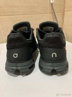 On Cloudstratus 44 Black Shadow - 2