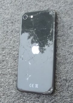 Predam iphone se 2020 128gb - 2