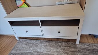 Hemmes tv stolík - 2