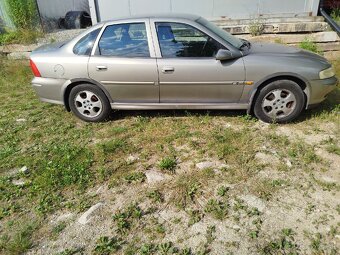 Opel Vectra 1.8i 16V - 2