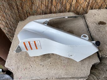 Ľavá strana kapotáže Suzuki GSX-R 1000 K7 K8 - 2