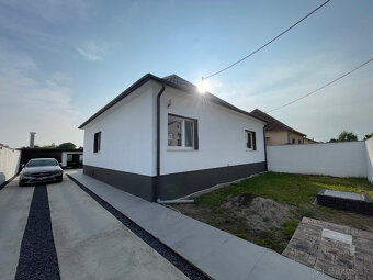 Kompletne zrekonštruovaný rodinný dom s bazénom - 2