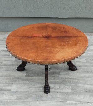 Stolík konferenčný z dreva a patinovanej koňakovej kože. - 2