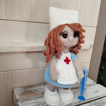 Bábika-zdravotná sestra. - 2