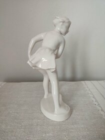 Keramická soška dievča s loptou

 - 2