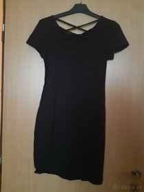 Čierne obtiahnuté šaty - zn. SINSAY - 2
