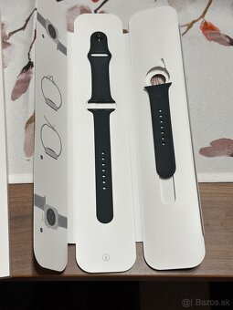 Náhradný remienok pre Apple Watch 41mm - čierny a biely - 2