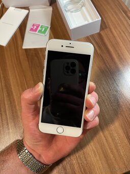 iPhone 8 64GB Silver - 2