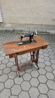 Starožitný šijací stroj Singer - 2