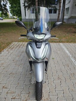 Honda SH125i ABS, 3300km, keyless, LED svetlá, plexi, kufor - 2