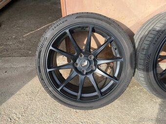 Japan Racing JR11 - 2