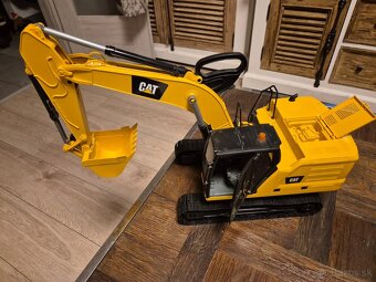 Pásové rýpadlo CAT - Bruder 02483 - 2