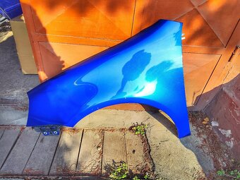 VW Golf 5 - Predný lavy blatnik - 1k6880681A - 2