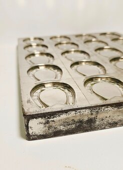 Kovová forma na čokoládové podkovy - 2